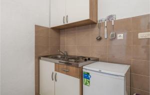 Cozy Apartment In Sveti Juraj With Wifi