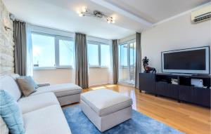 3 Bedroom Nice Apartment In Split 