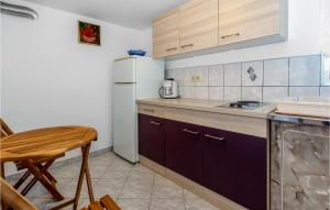 Lovely Apartment In Jadranovo With Wifi