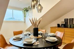 Central Skyroom - Sauna, Family-Friendly & City Skyline Views