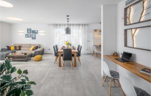 Awesome Home In Tinjan