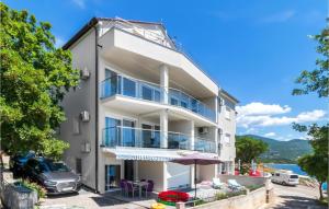 2 Bedroom Beautiful Apartment In Povile