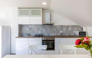 2 Bedroom Beautiful Apartment In Povile