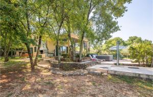 Amazing Home In Ostrobradic