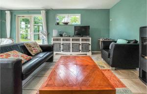 Cozy Home In Makkum With Kitchen