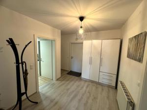 Schöne Wohnung in grüner Lage mit Fitnessgerät