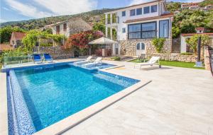 Nice Home In Zavala With Wifi