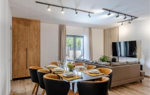 Stunning Home In Vrsi With Wifi 