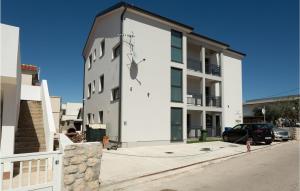 Stunning Apartment In Vir With Wifi