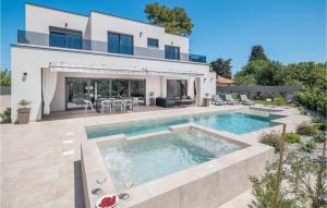 4 Bedroom Beautiful Home In Banjole