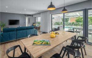 4 Bedroom Beautiful Home In Banjole 