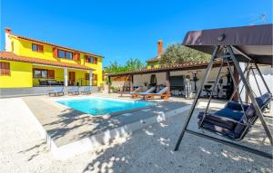 Amazing Home In Galizana