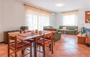 1 Bedroom Nice Apartment In Fazana 