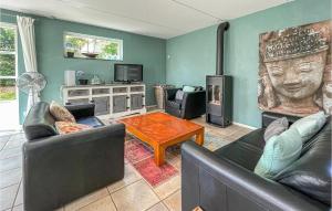 Cozy Home In Makkum With Kitchen