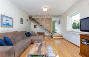 3 Bedroom Stunning Home In Malinska