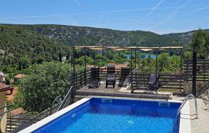 3 Bedroom Cozy Home In Skradin