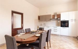5 Bedroom Gorgeous Home In Podlug 