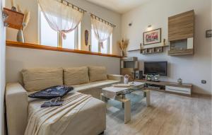 2 Bedroom Stunning Home In Sisan 