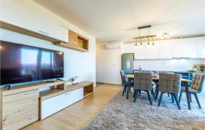 2 Bedroom Stunning Apartment In Solin 