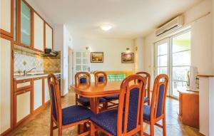 2 Bedroom Awesome Apartment In Banjol