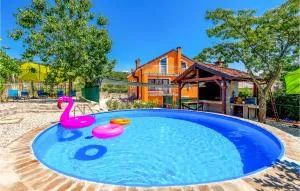 5 Bedroom Amazing Apartment In Viskovo - Marčelji