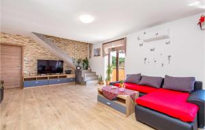 5 Bedroom Amazing Apartment In Viskovo