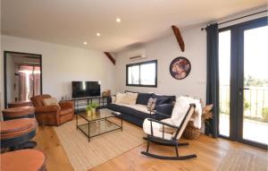 Maisons de vacances 2 Bedroom Lovely Home In Berre L'etang : photos des chambres