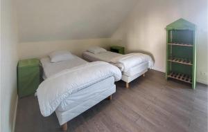 Appartements Awesome Apartment In Planguenoual : photos des chambres