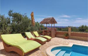 Six-Bedroom Holiday Home In Kastel Sucurac With Sea View