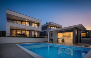 Gorgeous Home In Zidarici With Kitchen 