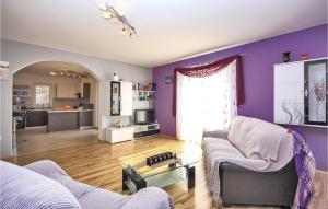 Three-Bedroom Holiday Home In Bibici