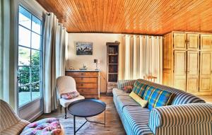 Awesome Home In Saint-Georges-Doléron