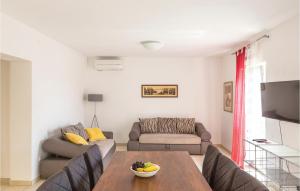 Stunning Apartment In Makarska With Wifi 