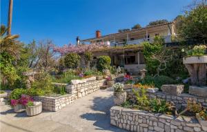 Gorgeous Apartment In Supetarska Draga