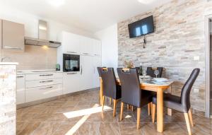 Cozy Apartment In Suvi Potok, Jesenice,