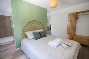 Appartements NUXIA Suites&SPA L-Aboheme Chic : photos des chambres