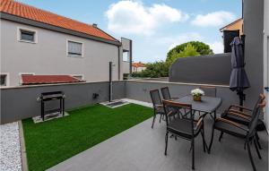 3 Bedroom Gorgeous Apartment In Vrsi 