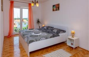 Beach Front Apartment In Pula With Wifi