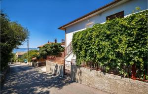 Stunning Home In Povile With Wifi 