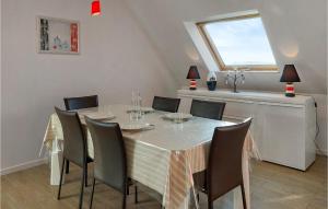 Appartements Awesome Apartment In Planguenoual : photos des chambres