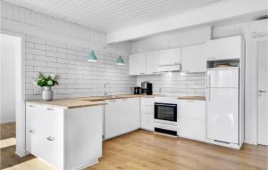 4 Bedroom Awesome Home In Dronningmølle