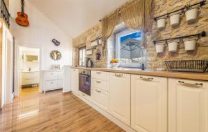 1 Bedroom Cozy Home In Zaton