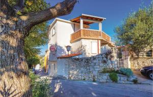 2 Bedroom Amazing Apartment In Novi Vinodolski 