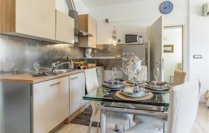 2 Bedroom Stunning Home In Sisan