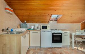 Cozy Apartment In Crikvenica With Wifi