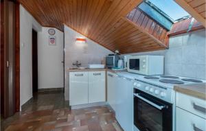 Cozy Apartment In Crikvenica With Wifi 