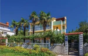 Cozy Apartment In Crikvenica With Wifi - 茨里克韦尼察