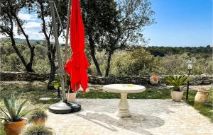 Maisons de vacances Nice Home In Venasque With Kitchen : photos des chambres