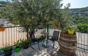 5 Bedroom Stunning Apartment In Ploce