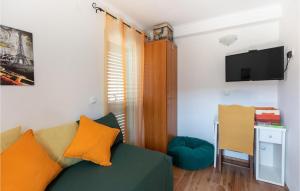 5 Bedroom Stunning Apartment In Ploce